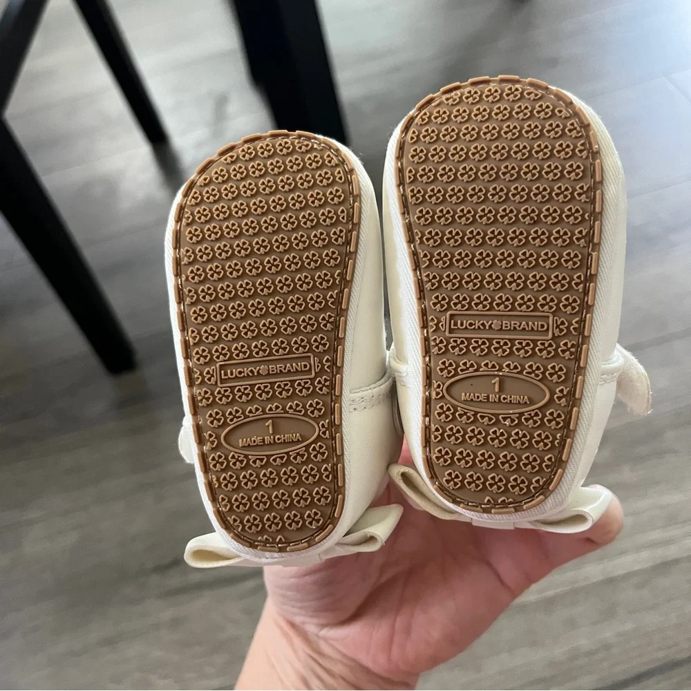 Lucky Brand Baby Ivory Hook Loop Mary Jane Shoes Bow Size 1 Rubber Sole Baptism